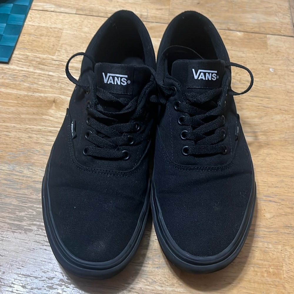Men’s all black Vans